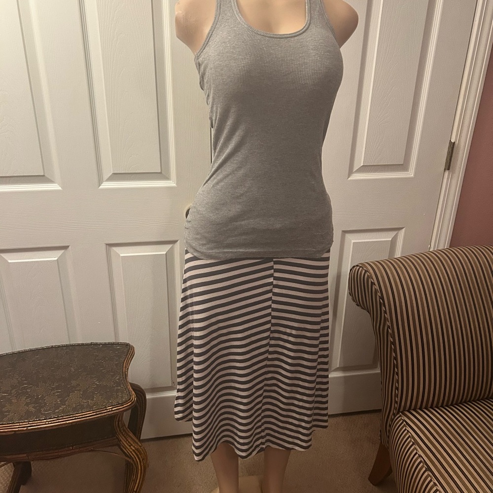 Chic Striped Gray and White Midi Skirt